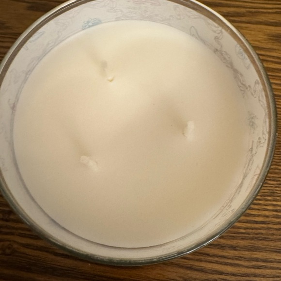 Disney Princess "Life's a Fairytale" 3-wick candle, NWT - Picture 10 of 10